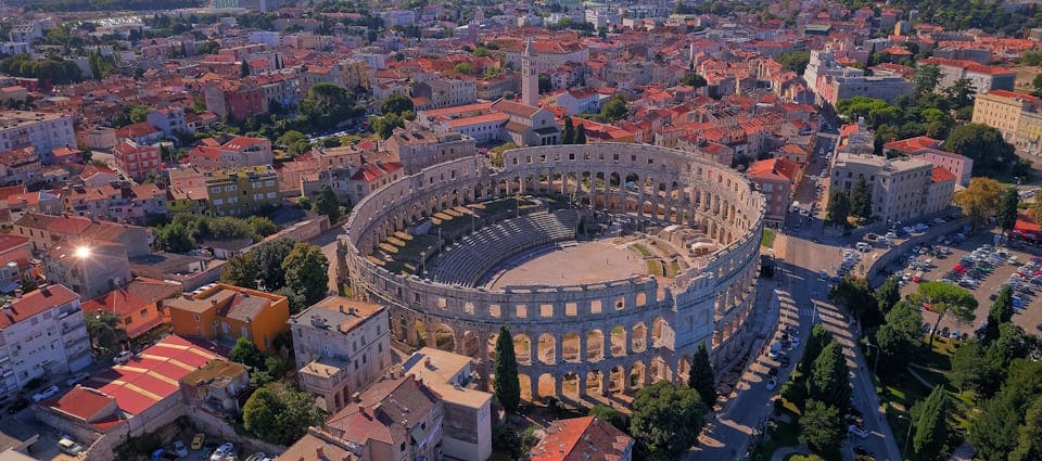 construction of arena pula